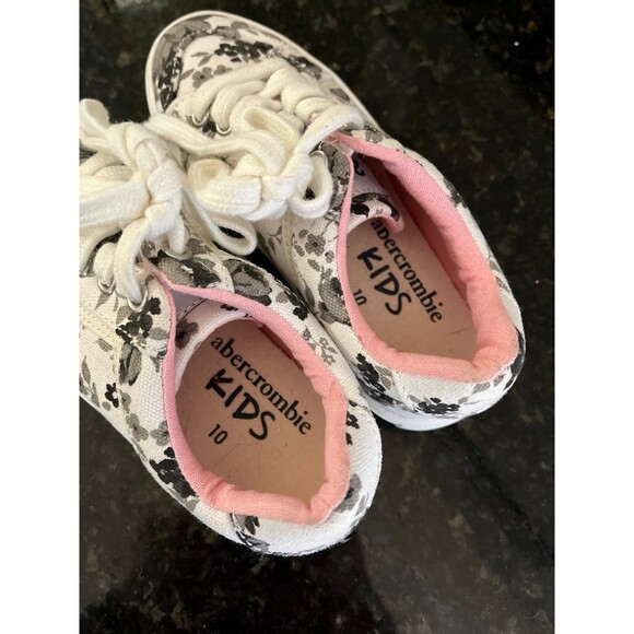 Abercrombie Kids Size 10 Sneakers - Picture 3 of 4